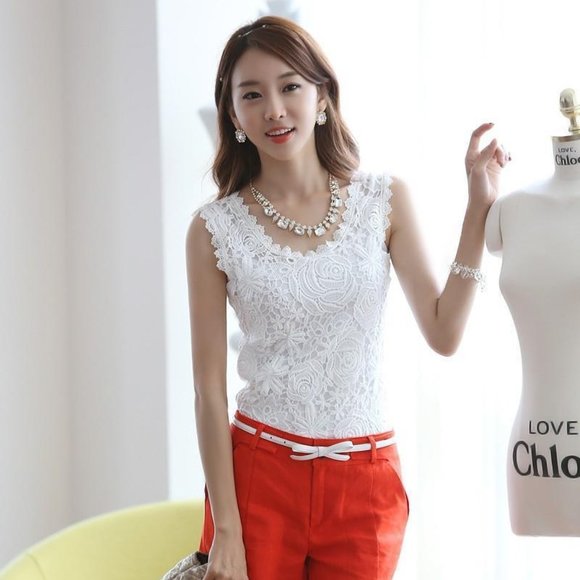 White rose embroidered blouse - Picture 4 of 13